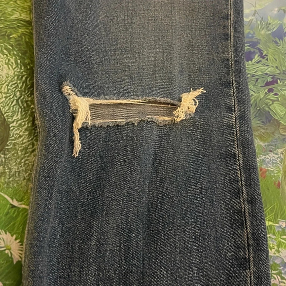 Abercrombie Curve Love High Rise Mom Jean, Size 31/12 Reg, NWT - Picture 13 of 16